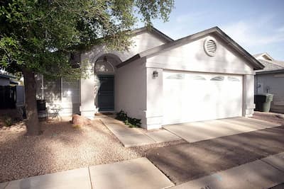 Driveway Pressure Washing: The Impact of a Clean Driveway Thumbnail