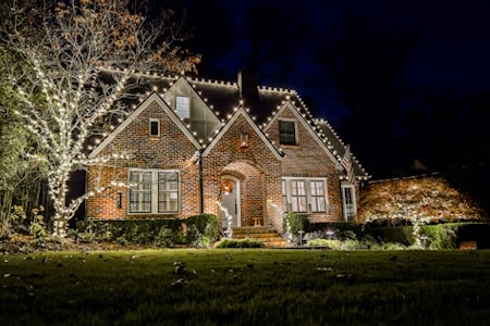 Professional Christmas Light Installation Thumbnail