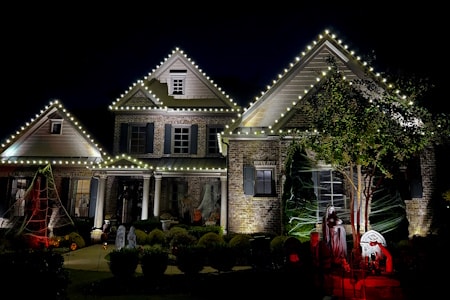 Scheduling Christmas Lighting Installation? Start Here Thumbnail